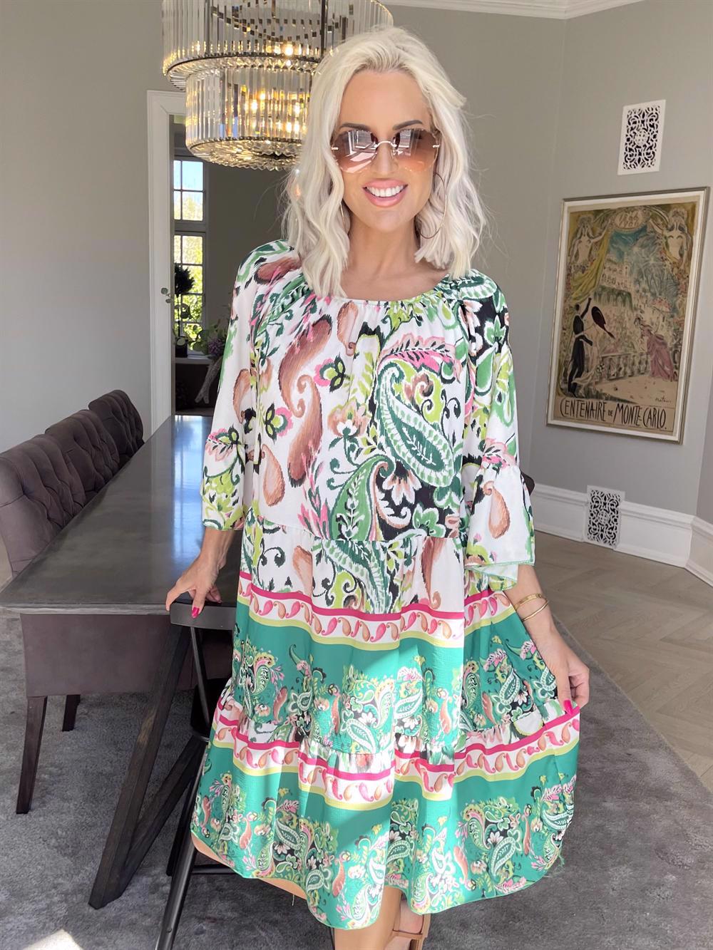 Mille - Feminin mønstret kjole